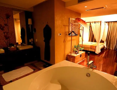 济南养生会所的黄昏恋：当爱情遇上八十岁